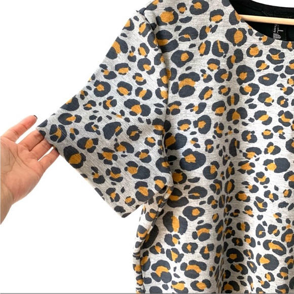 H&M LEOPARD PRINT CROPPED WOMEN T SHIRT TOP SHORT SLEEVES in size small - Picture 3 of 8